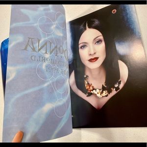 2004 Madonna Drowned World Tour Commemorative Coffee Table Book 📿